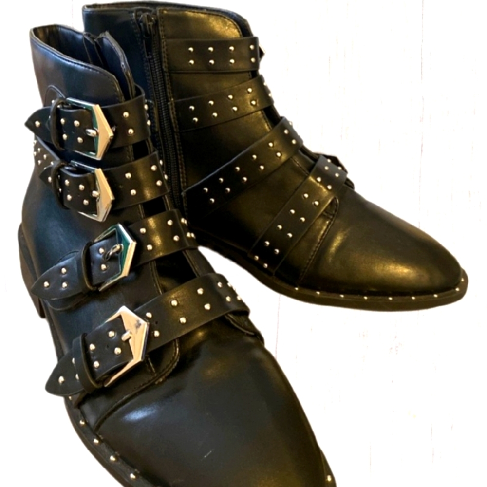 Punk like buckled ankle boots